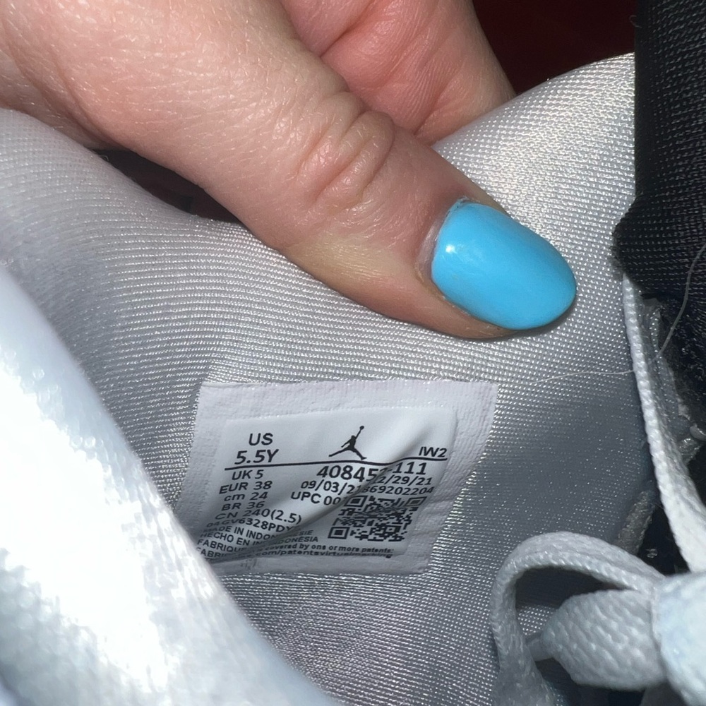 Jordan 4 - Picture 7 of 10